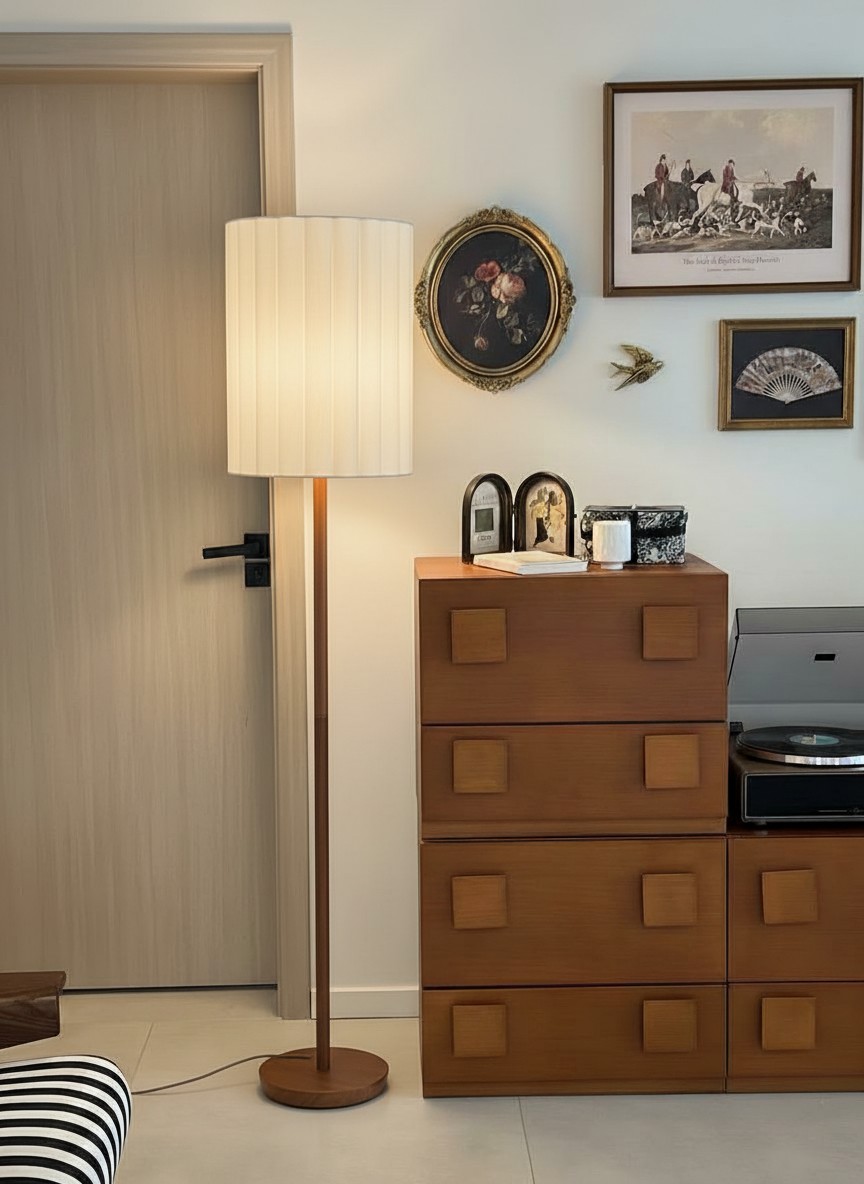 Customer dresser scene with Linbron floor lamp