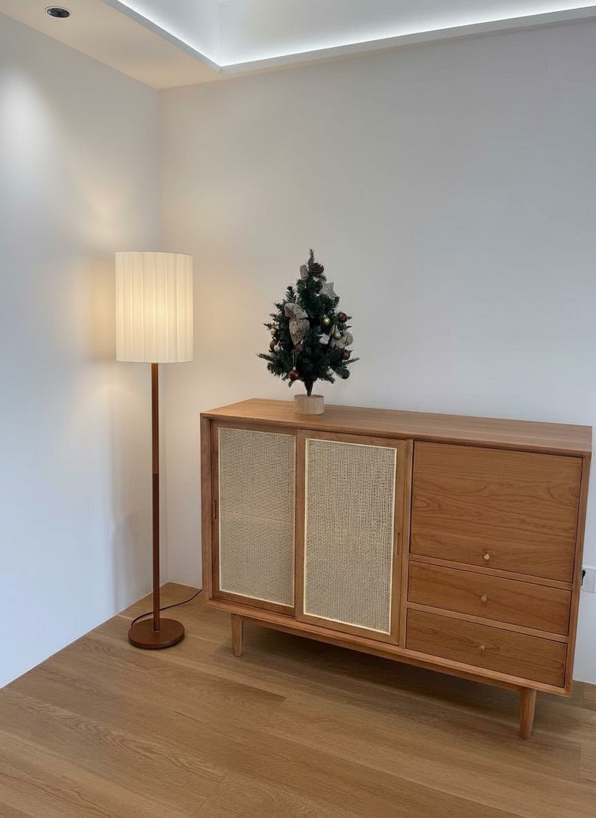 Customer room scene with Linbron floor lamp