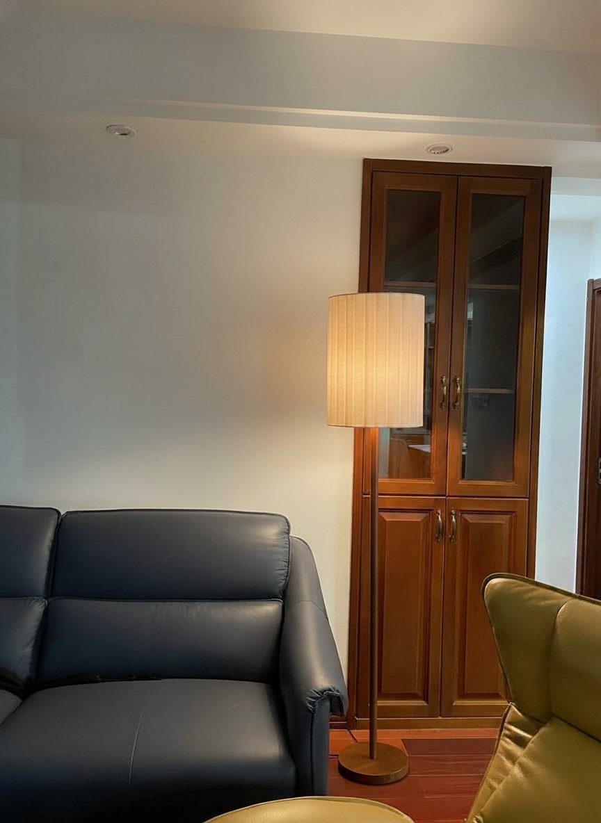 Customer home photo with Linbron floor lamp