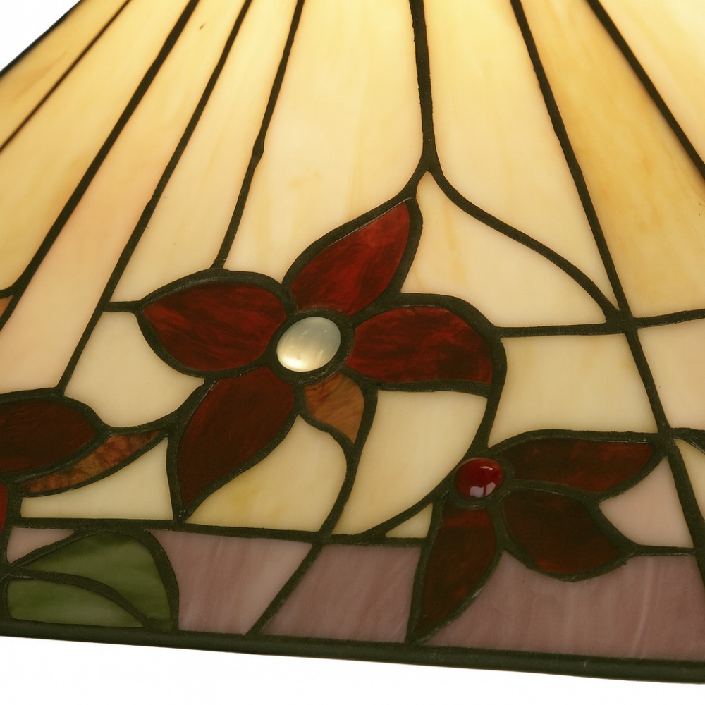 Detalle floral del vitral TF Camillo