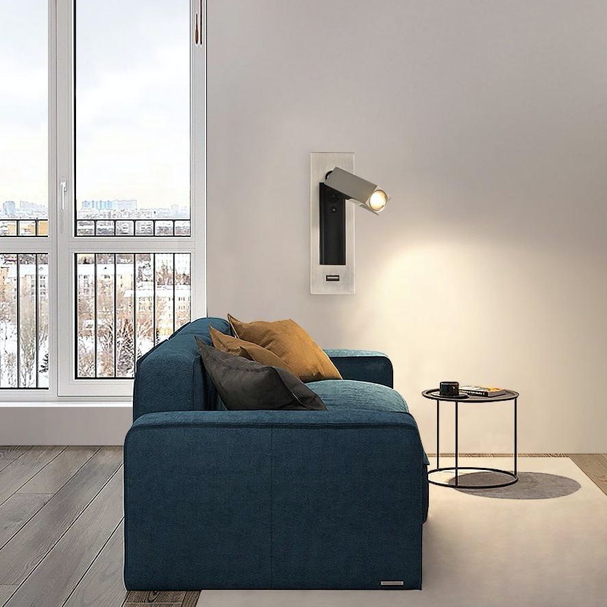 Fuse USB Sconce iluminando una sala