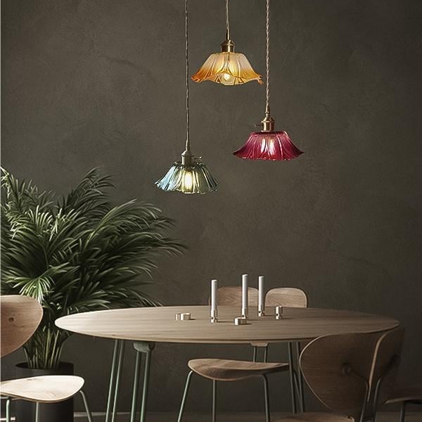 Lámparas Lotus en escena de comedor