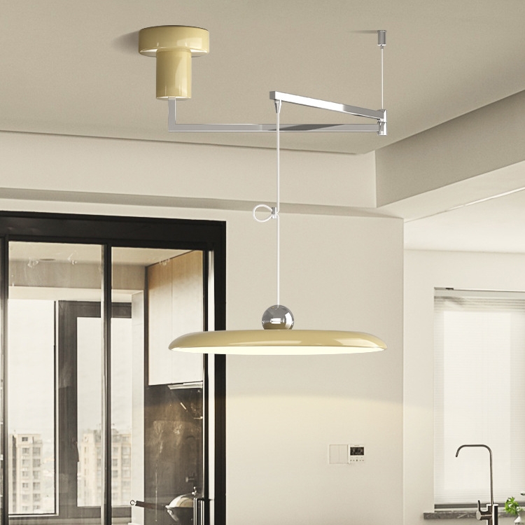Lámpara colgante beige en escena interior