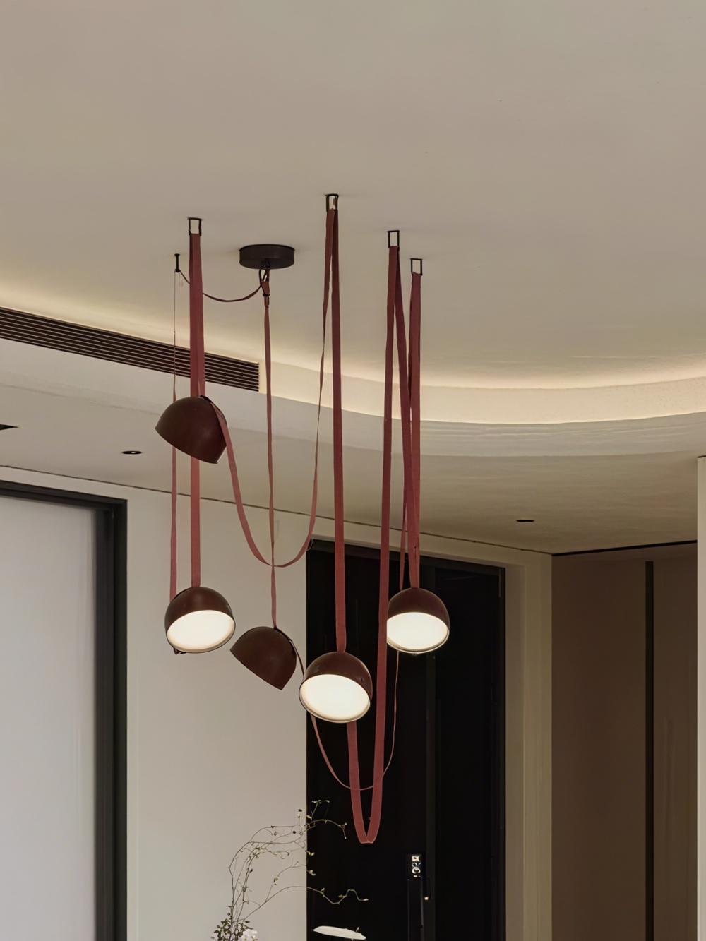 Aplicación del escenario con múltiples luces colgantes
