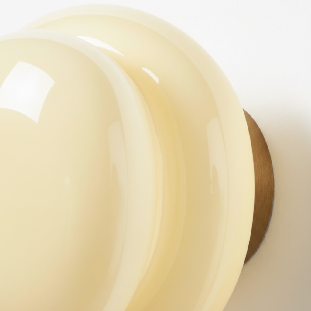 Detalle del cristal opalino amarillo claro