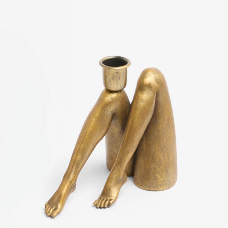 Candelabro escultural Kickra en negro