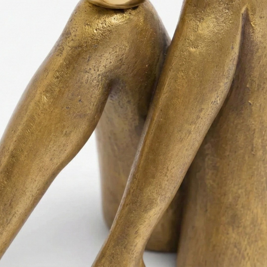 Detalle escultórico del candelabro Kickra