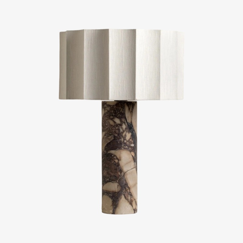 Cavilon alto con base de mármol y pantalla blanca