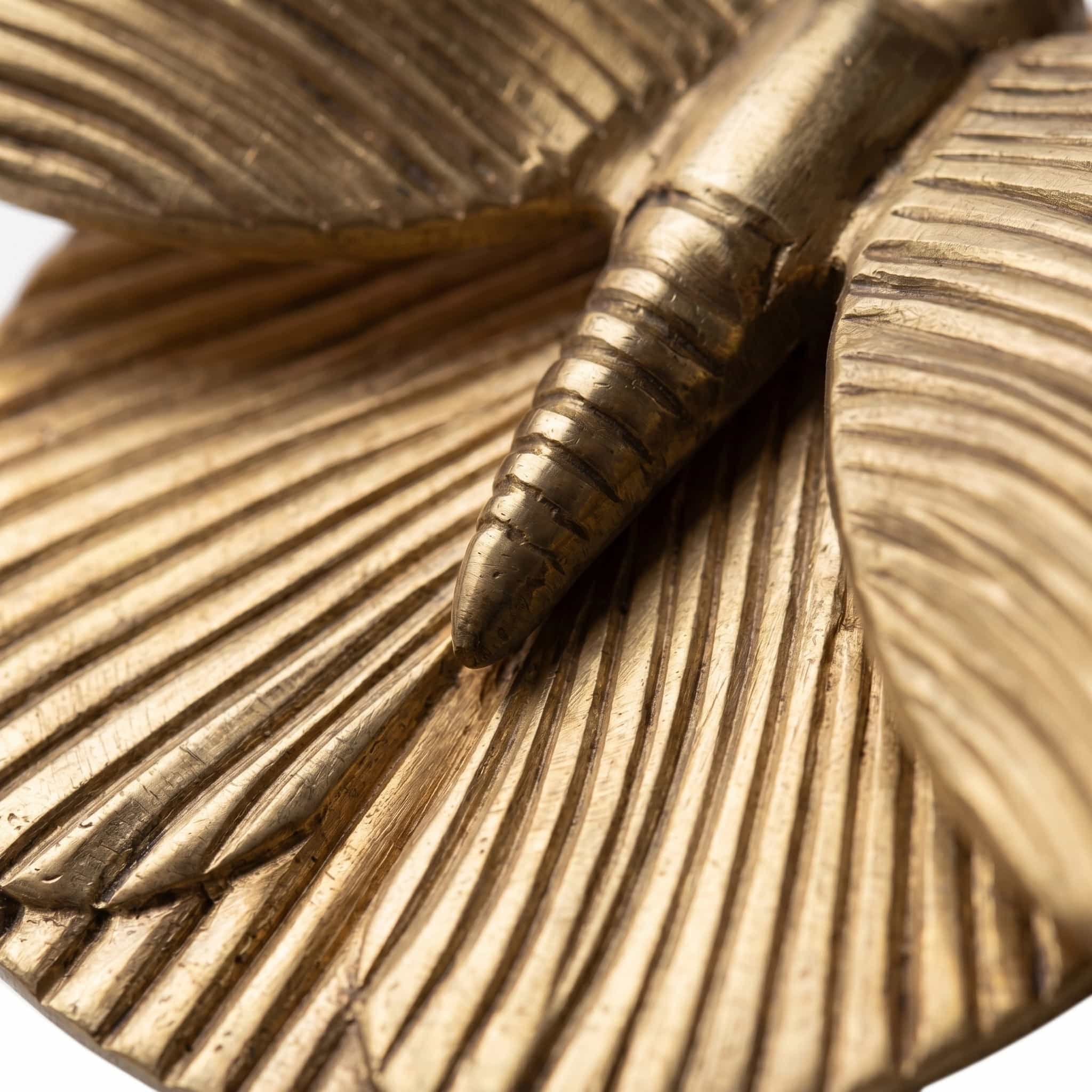 Detalle del cuerpo y ala del aplique Mothriel