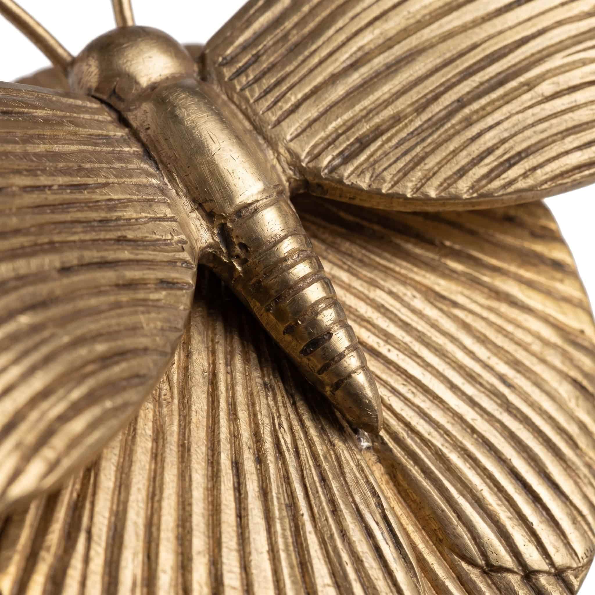 Detalle de acabado antiguo del aplique Mothriel