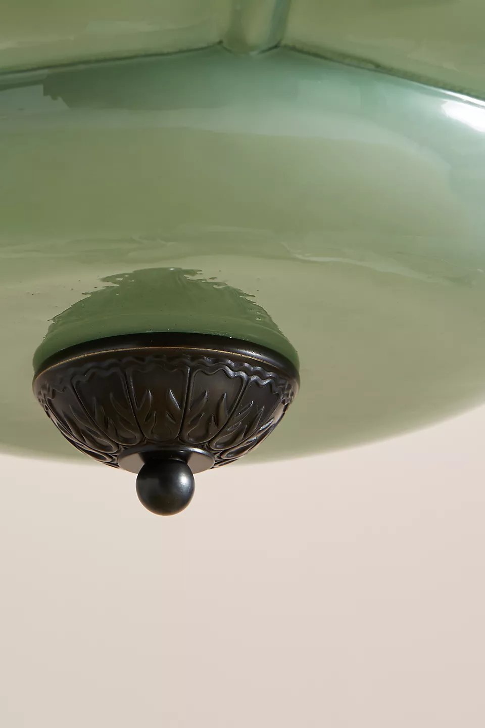 Detalle del borde inferior de vidrio verde