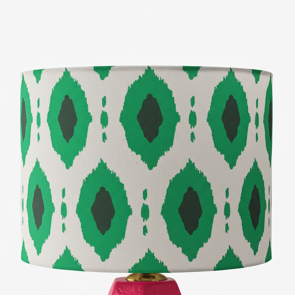 Detalle de la pantalla estampada verde de la lámpara