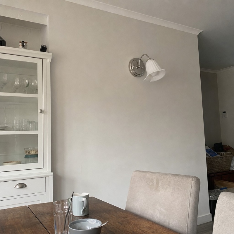 Foto de cliente con lámpara de pared calla