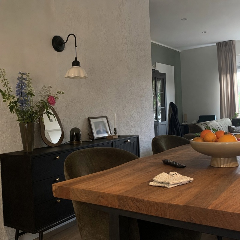 Foto de cliente con lámpara Cazelle sobre zona de comedor