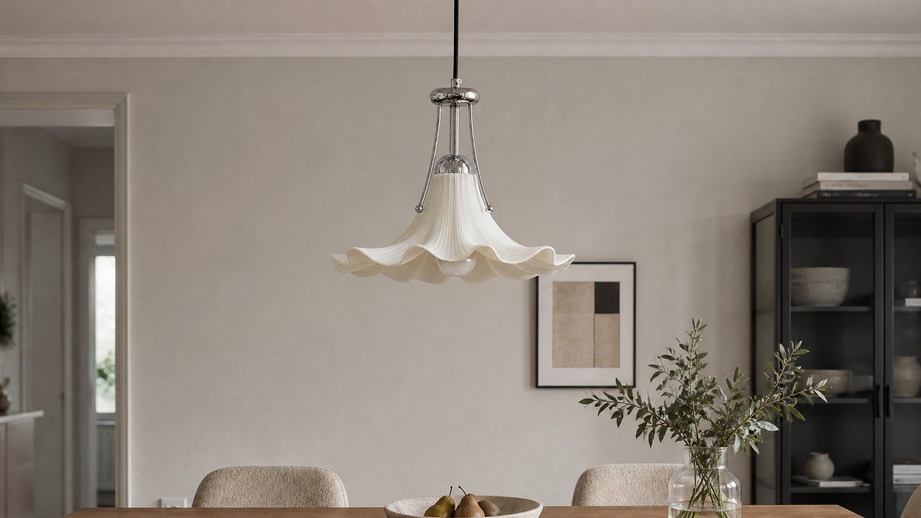 Cazelle lámpara colgante floral en un comedor moderno
