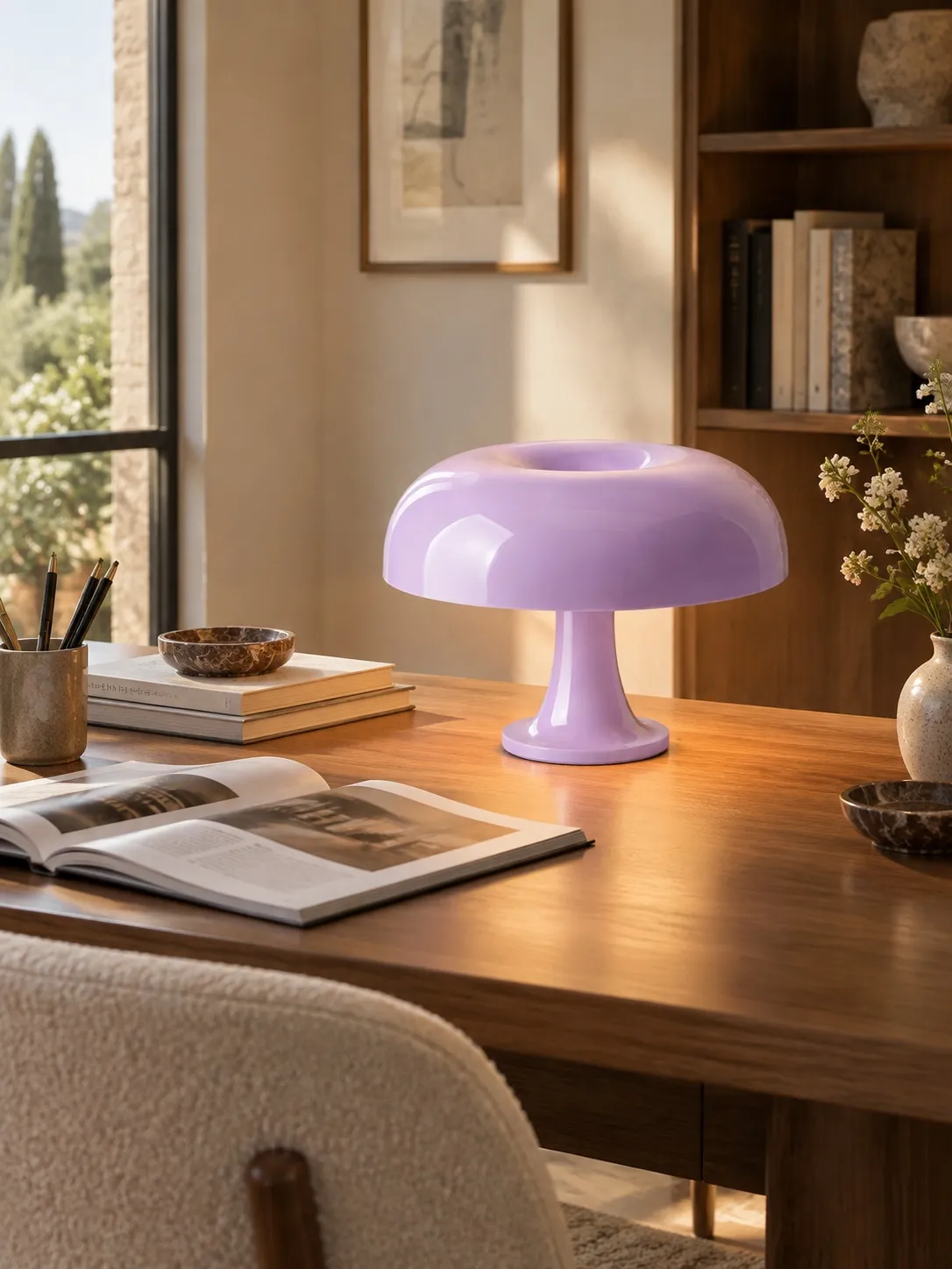 Lámpara de mesa seta de acrílico brillante en un interior